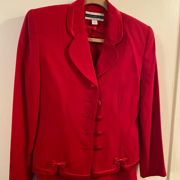 Women jacket, pant, skirts, suits sizes 2, 4 or 4P. $30-$40 or best offer. - Picture 7 of 16